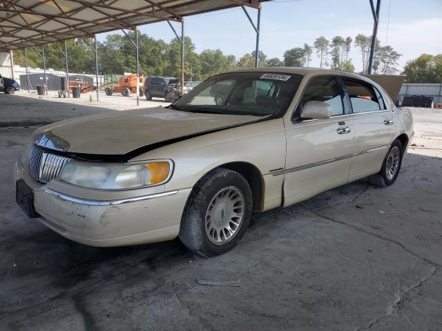  Salvage Lincoln Towncar