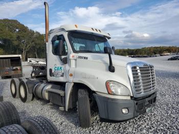  Salvage Freightliner Cascadia 1