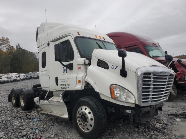  Salvage Freightliner Cascadia 1