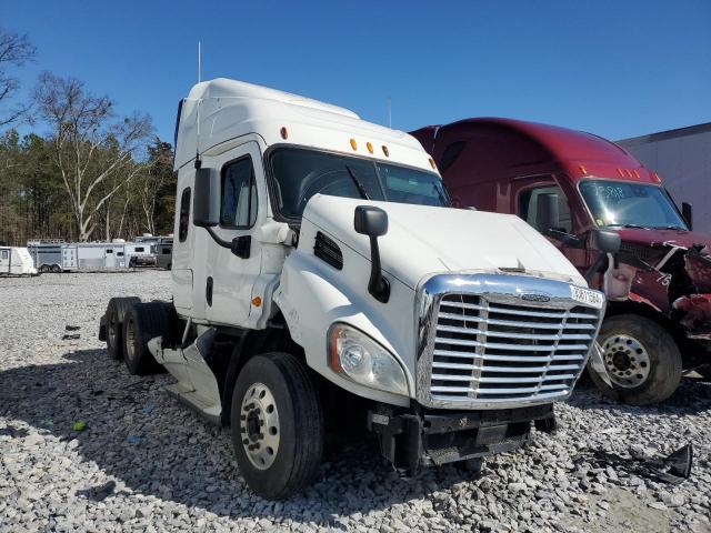  Salvage Freightliner Cascadia 1