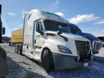  Salvage Freightliner Cascadia 1