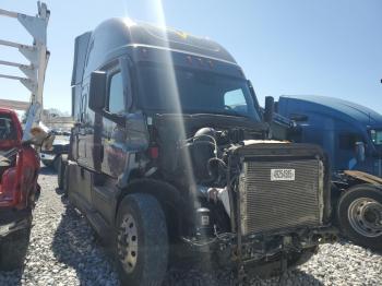  Salvage Freightliner Cascadia 1