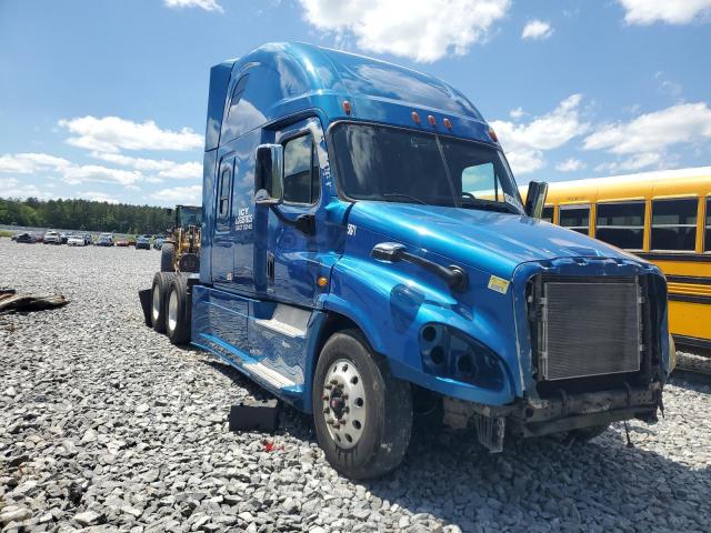  Salvage Freightliner Cascadia 1