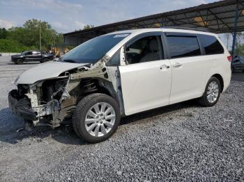  Salvage Toyota Sienna