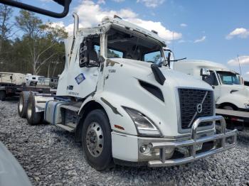  Salvage Volvo Vnr