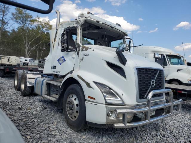  Salvage Volvo Vnr