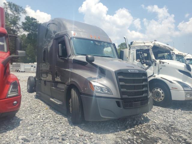  Salvage Freightliner Cascadia 1