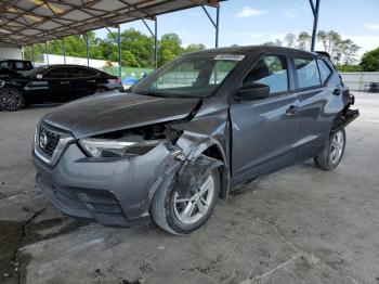  Salvage Nissan Kicks