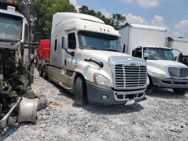  Salvage Freightliner Cascadia 1