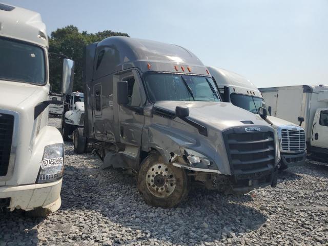  Salvage Freightliner Cascadia 1