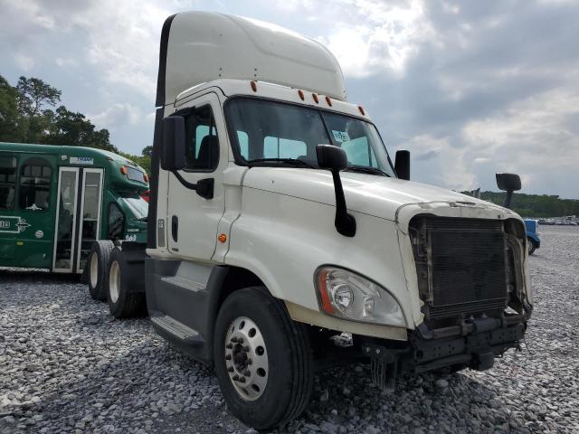  Salvage Freightliner Cascadia 1