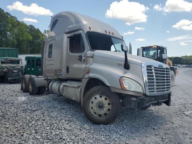  Salvage Freightliner Cascadia 1