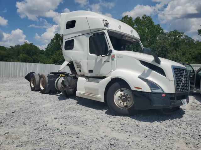  Salvage Volvo Vnl