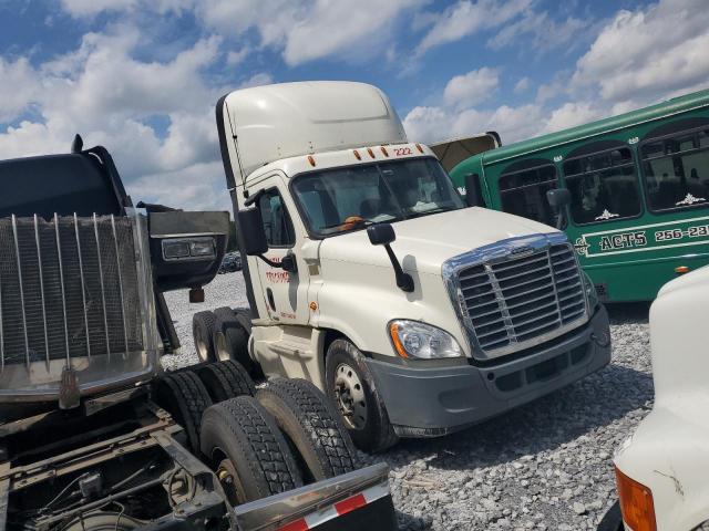  Salvage Freightliner Cascadia 1