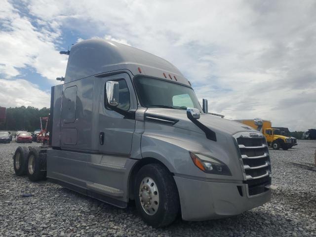  Salvage Freightliner Cascadia 1