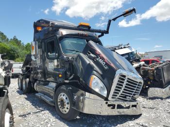  Salvage Freightliner Cascadia 1
