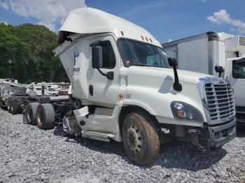  Salvage Freightliner Cascadia 1