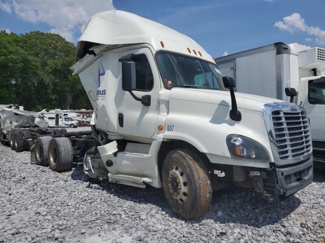  Salvage Freightliner Cascadia 1