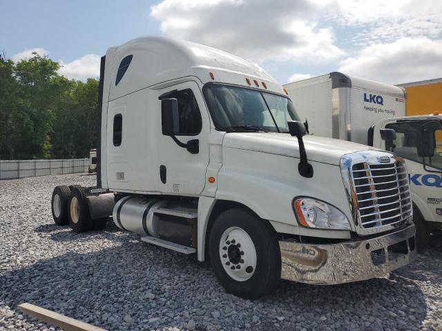  Salvage Freightliner Cascadia 1