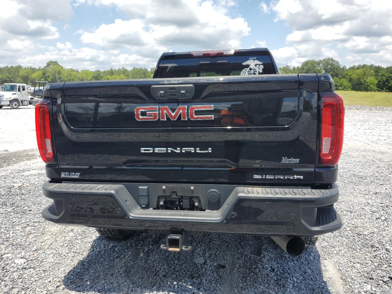 GMC Sierra K2500 Denali Image 8