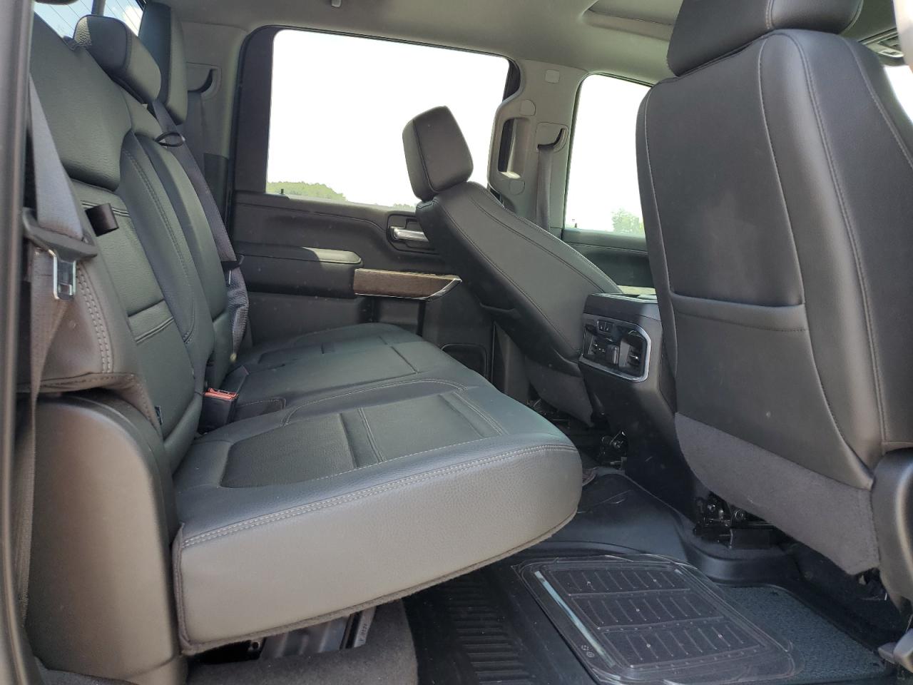 GMC Sierra K2500 Denali Image 9