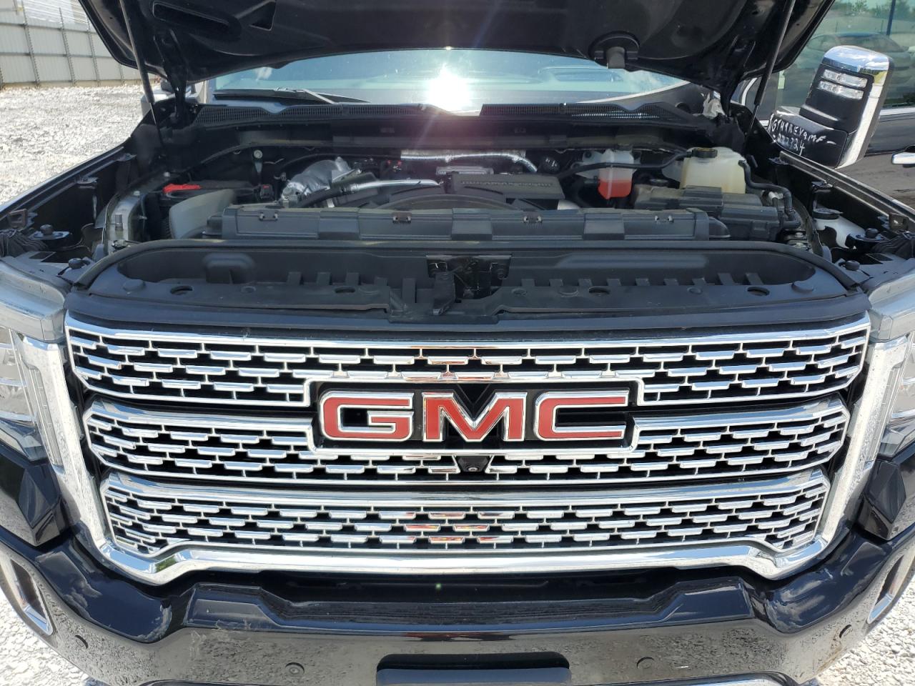 GMC Sierra K2500 Denali Image 11