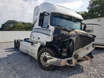  Salvage Volvo Vnl