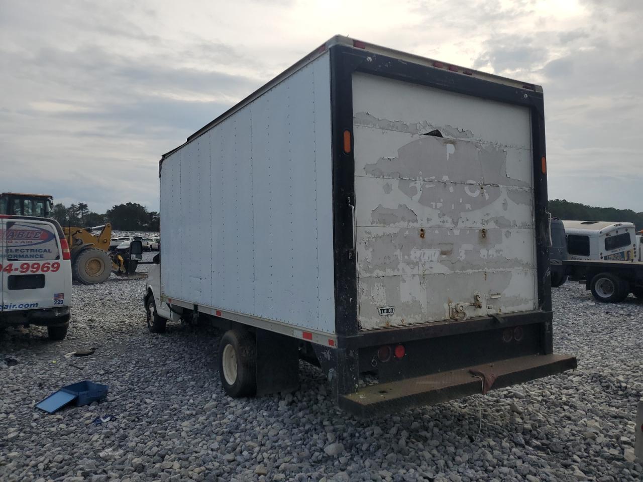 Chev Express Image 4