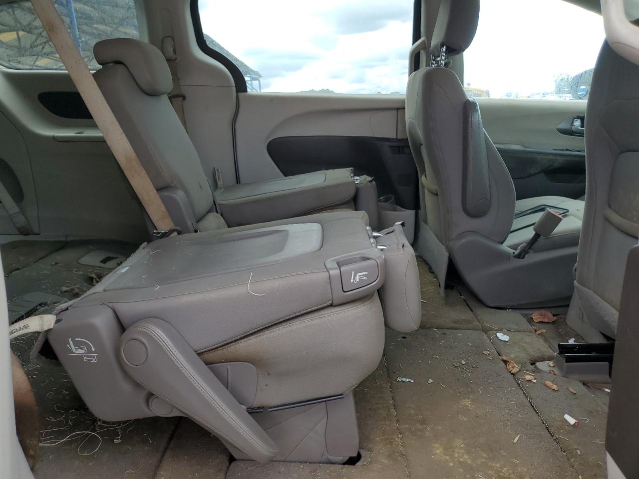 Chrysler Pacifica Lx Image 6