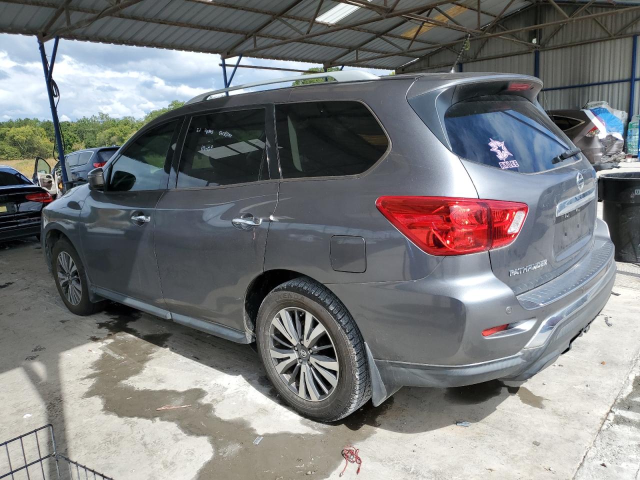 Nissan Pathfinder S Image 2