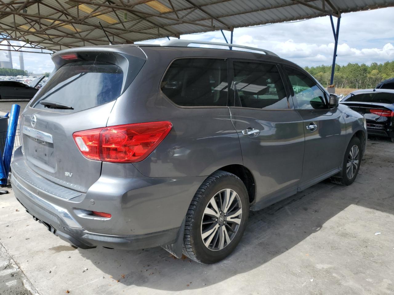 Nissan Pathfinder S Image 3