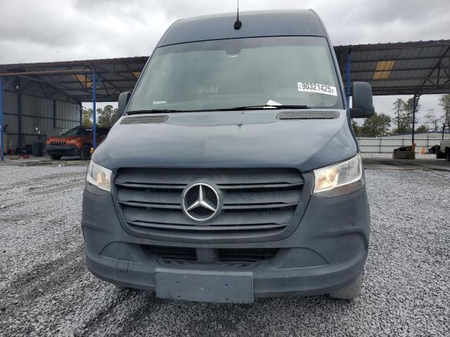 Mercedes-Benz Sprinter 2500/3500 Image 10