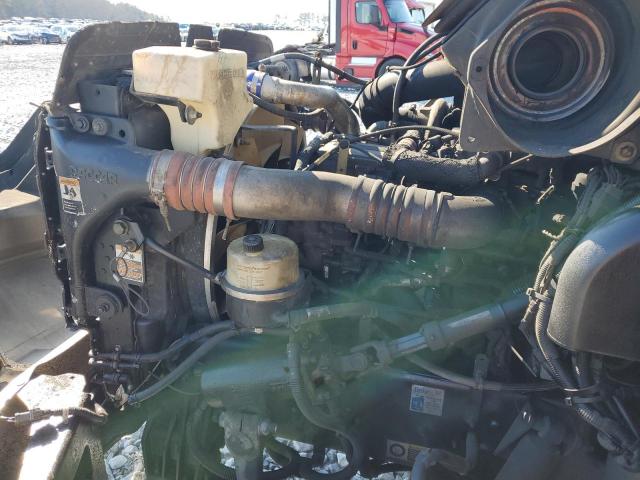 Peterbilt 348 Image 4