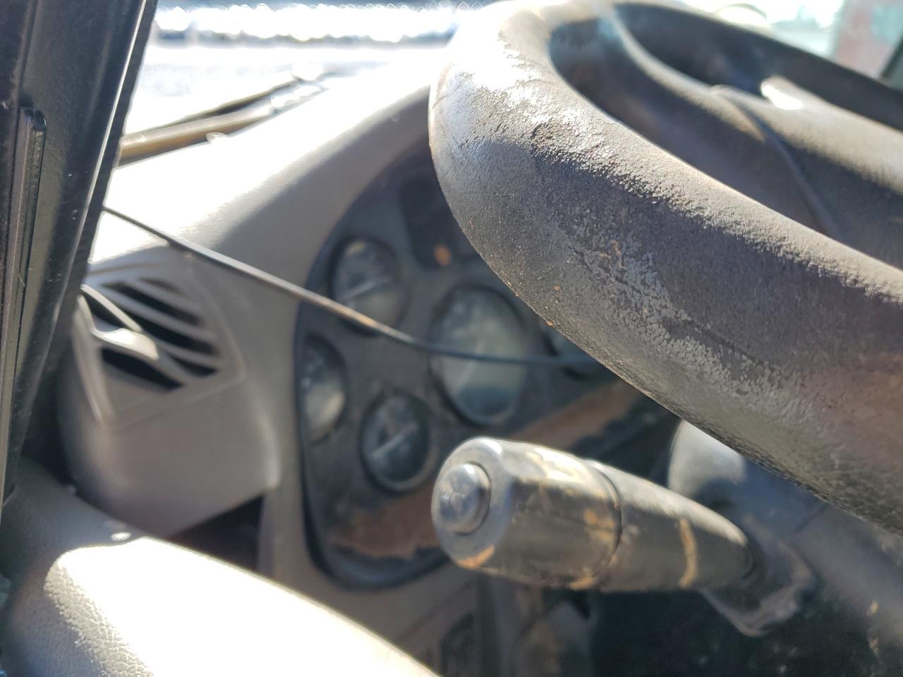 Peterbilt 348 Image 5