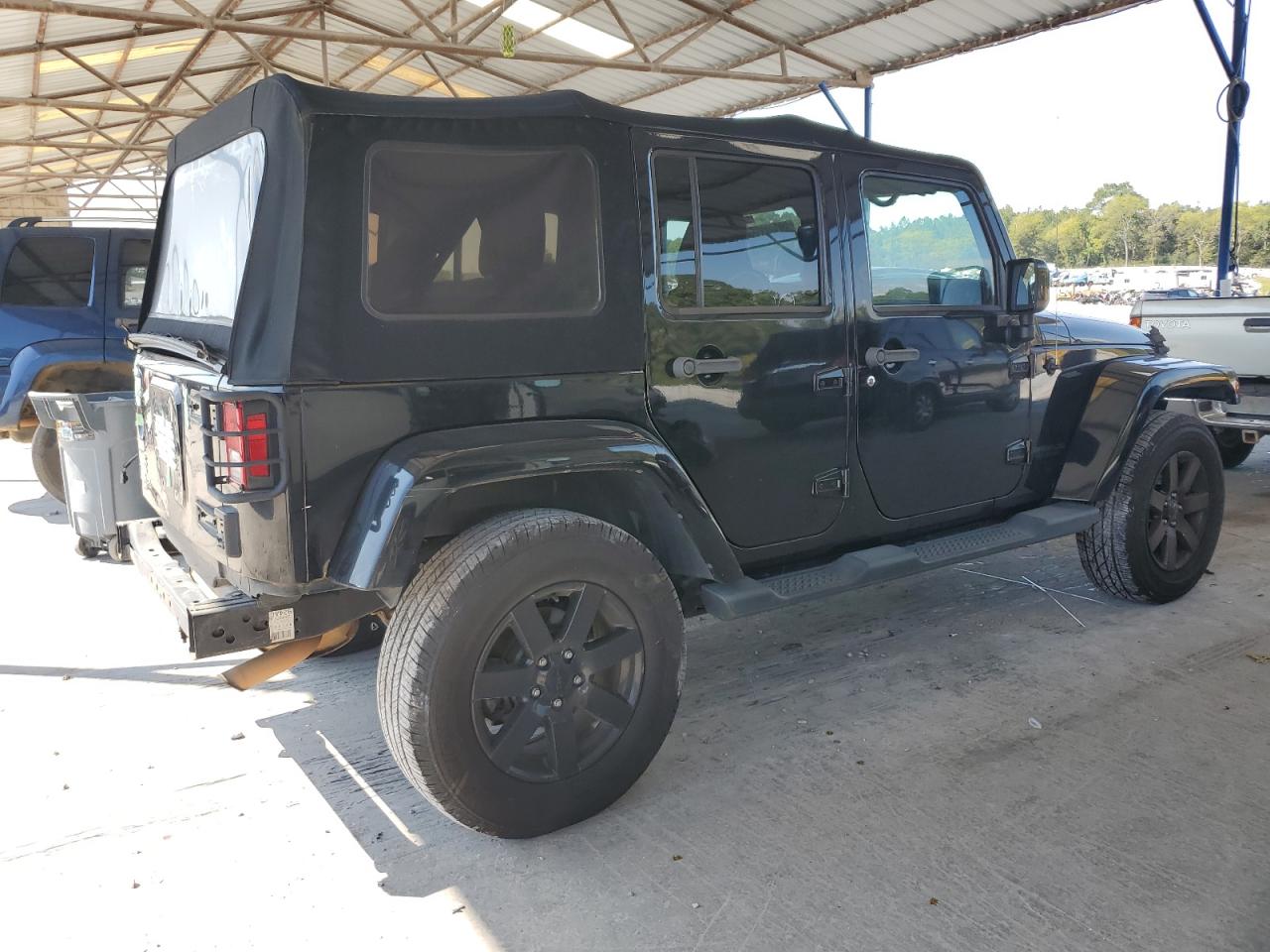 Jeep Wrangler Sahara Image 6