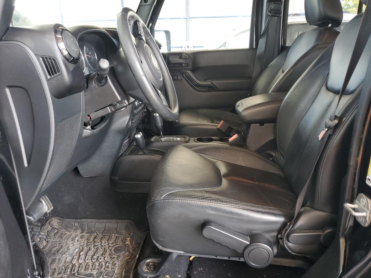 Jeep Wrangler Sahara Image 12