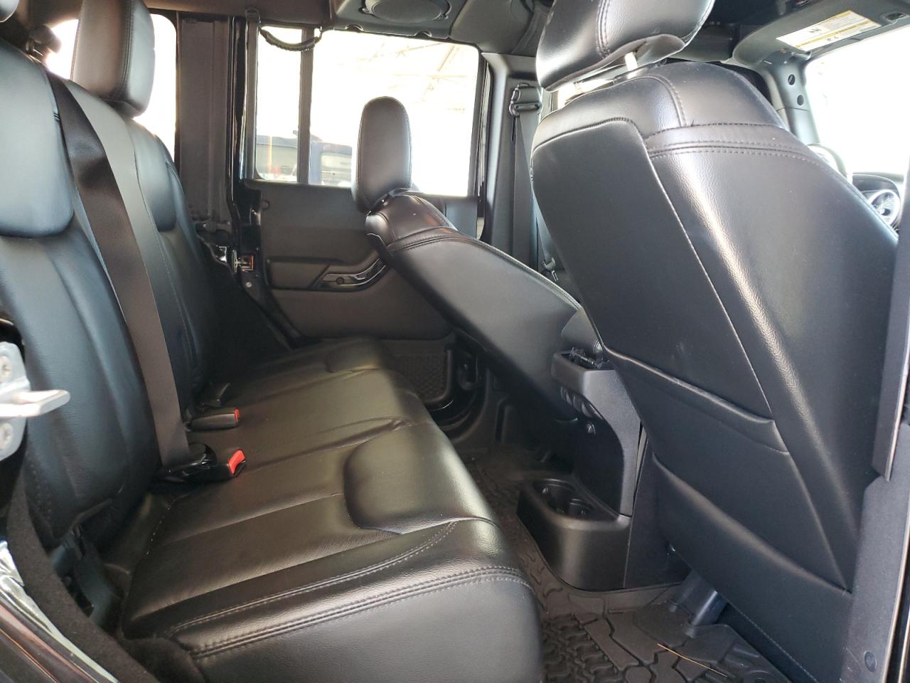 Jeep Wrangler Sahara Image 11