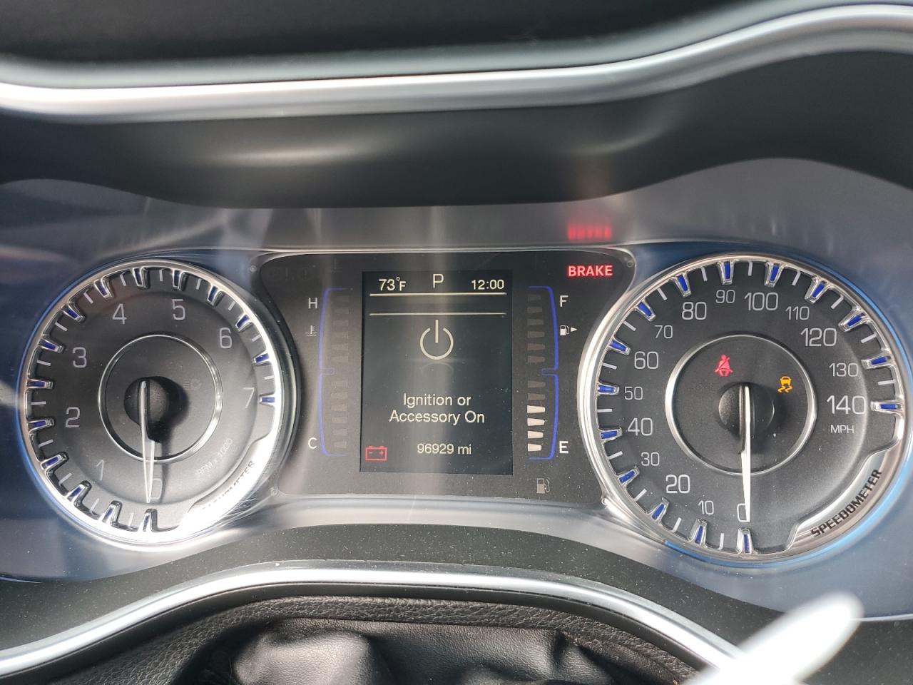 Chrysler 200 Limited Image 9