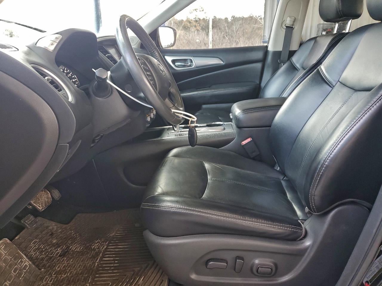 Nissan Pathfinder S Image 10