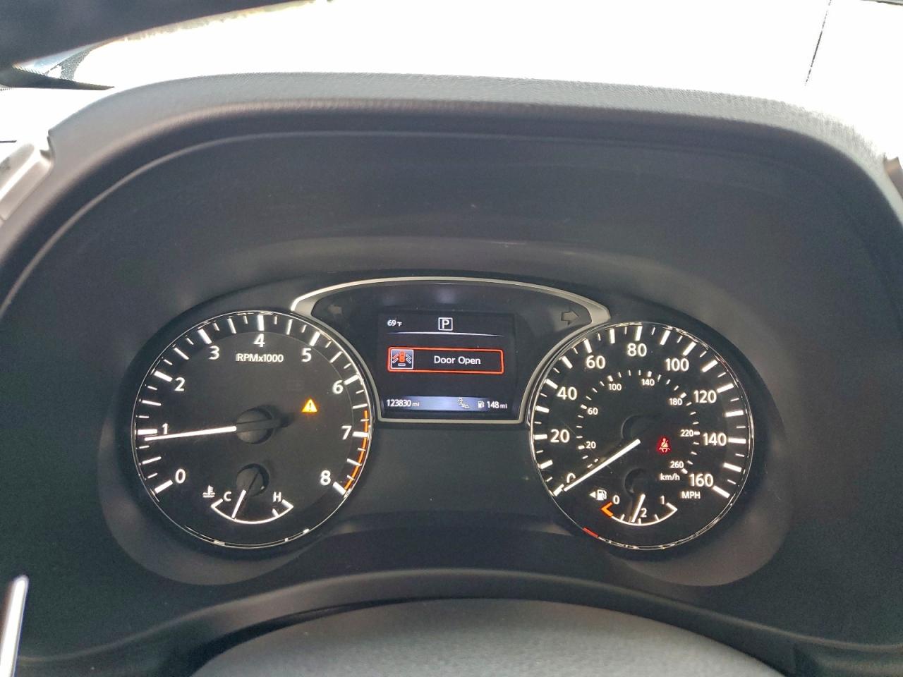 Nissan Pathfinder S Image 6