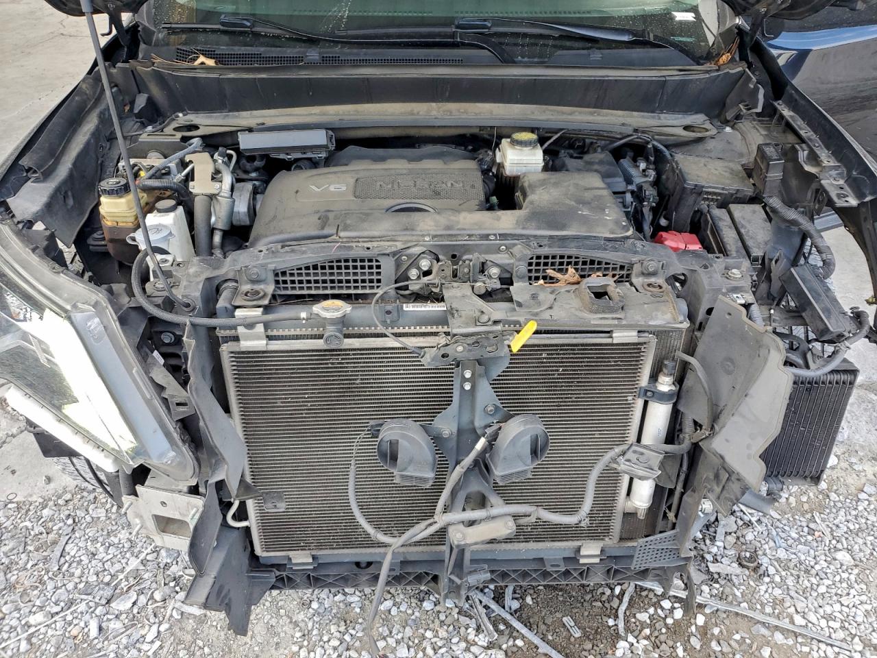 Nissan Pathfinder S Image 5