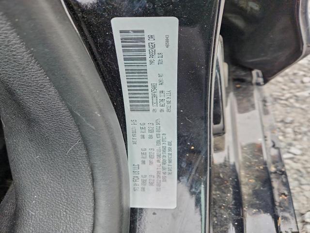 Chrysler 200 C Image 10