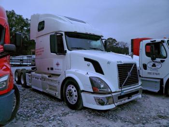  Salvage Volvo Vnl