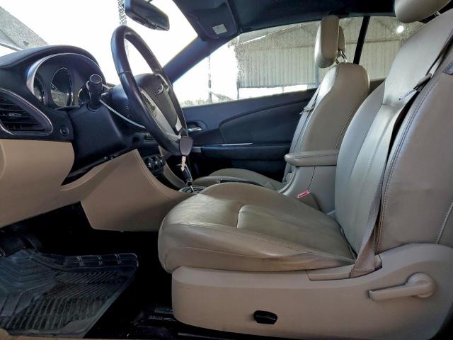 Chrysler 200 Limited Image 2