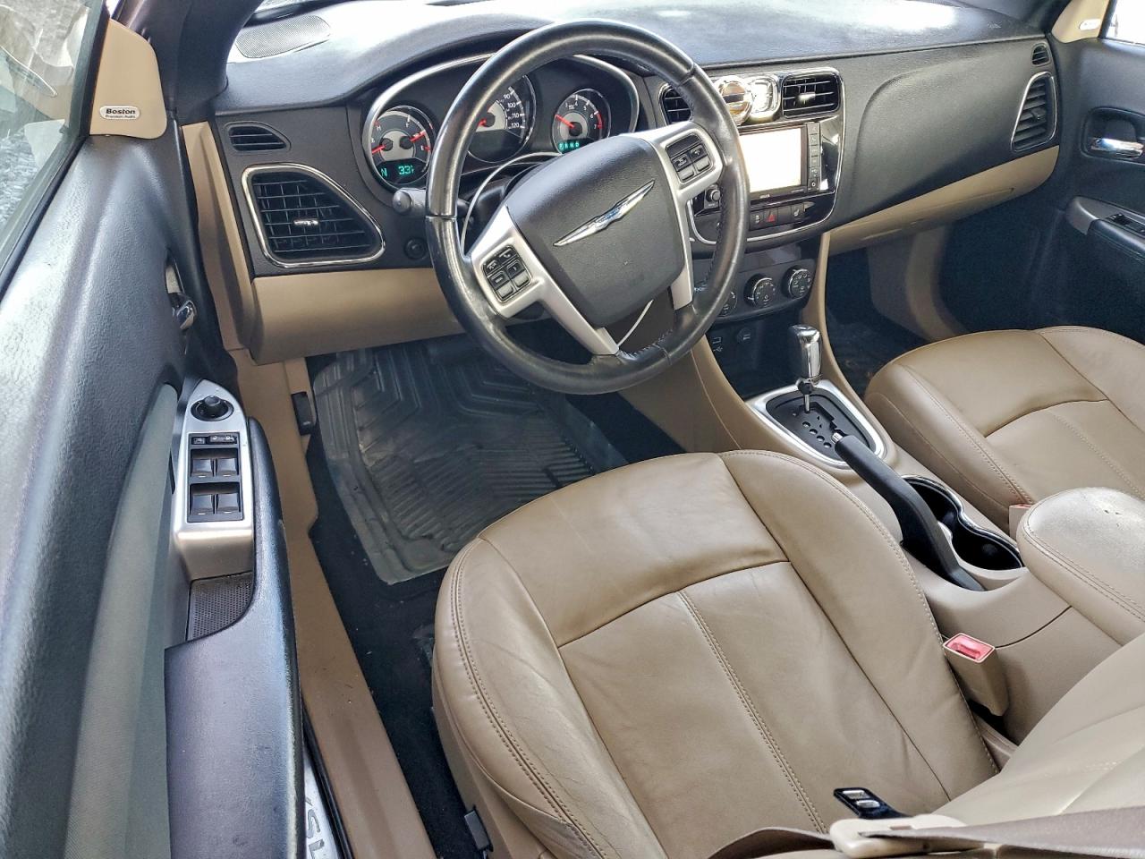 Chrysler 200 Limited Image 11