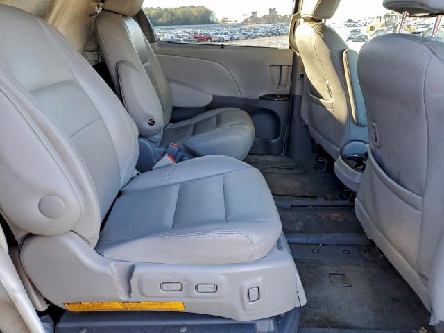 Toyota Sienna Xle Image 2