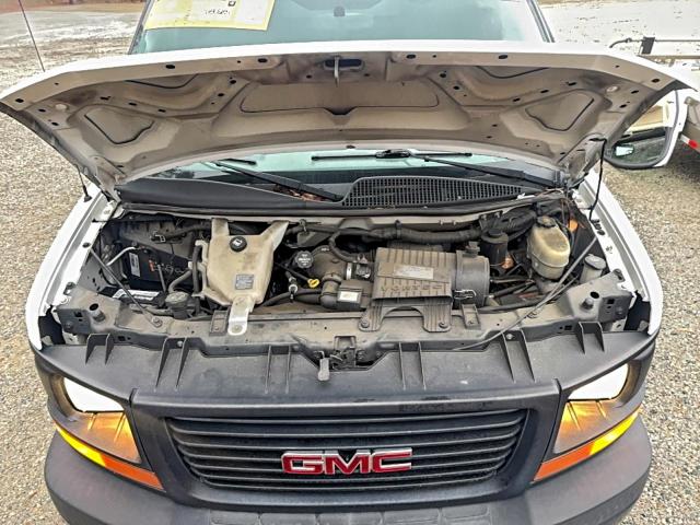 GMC Savana G2500 Image 7