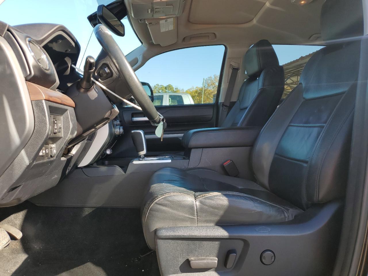 Toyota Tundra Crewmax Limited Image 7