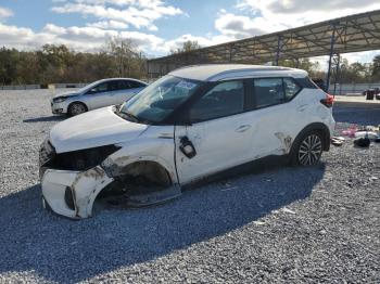  Salvage Nissan Kicks