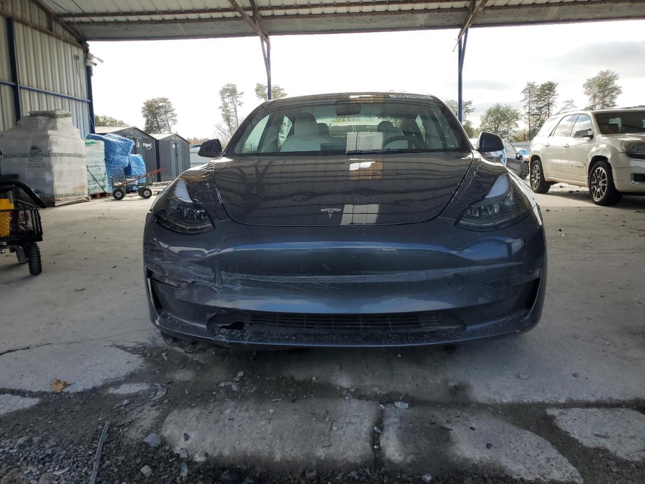 Tesla Model 3 Image 5